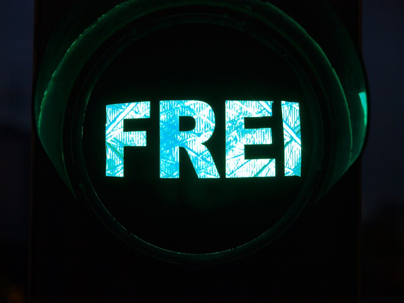 Olympus E-3 sample photo. Free, freedom, traffic lights photography