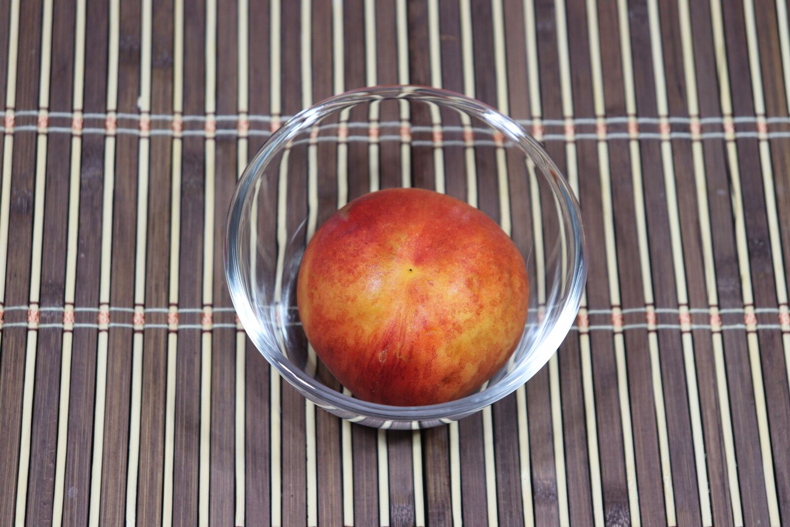 Canon EOS 200D (EOS Rebel SL2 / EOS Kiss X9) sample photo. Peach, food, fruit photography