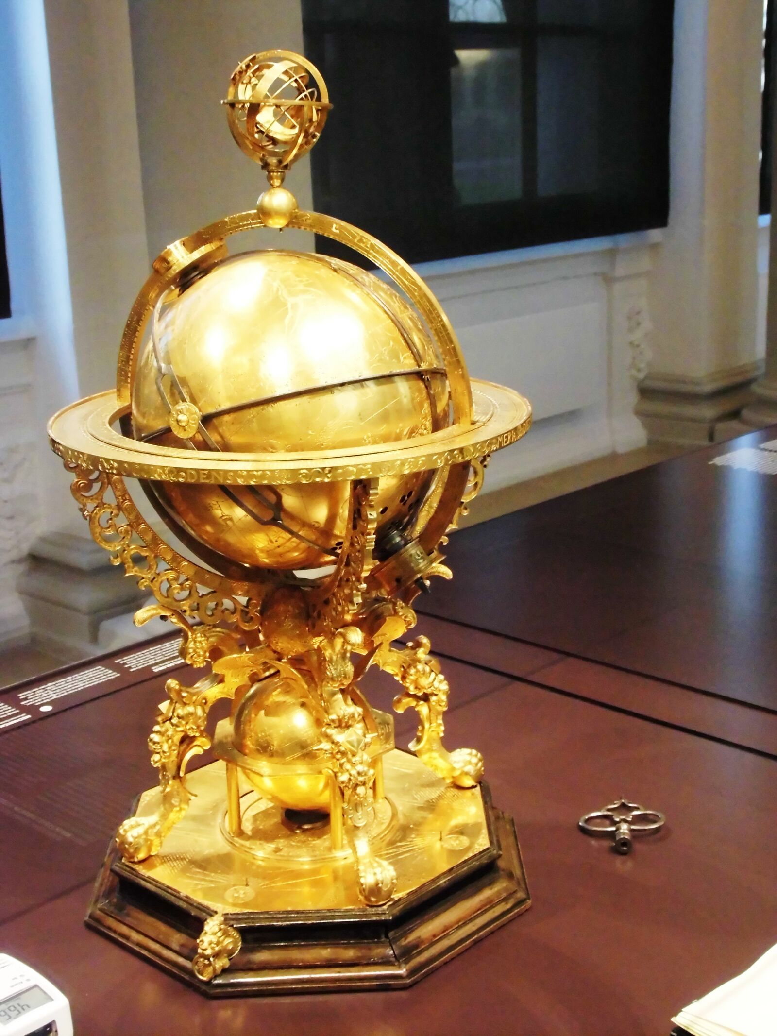 MEDION MD86824 sample photo. Compass, gold, globe photography