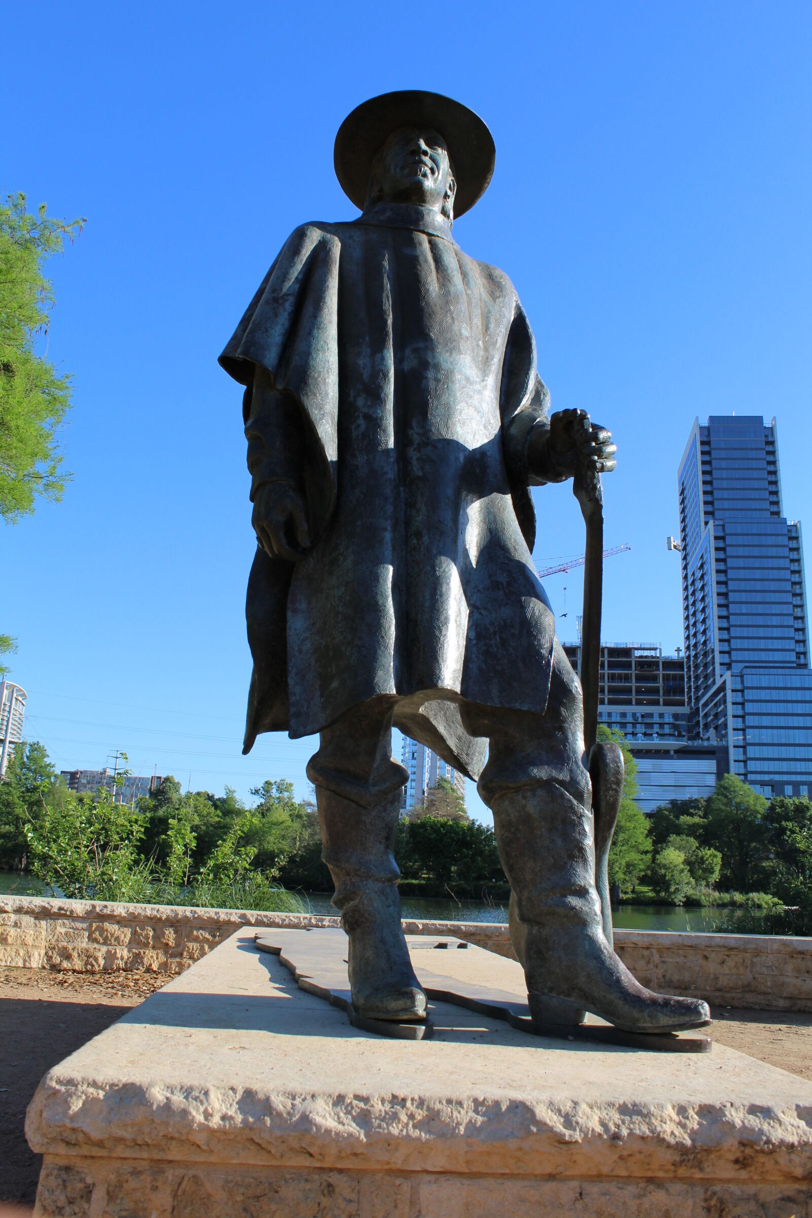 Canon EOS 1200D (EOS Rebel T5 / EOS Kiss X70 / EOS Hi) sample photo. Stevie ray vaughan, statue photography