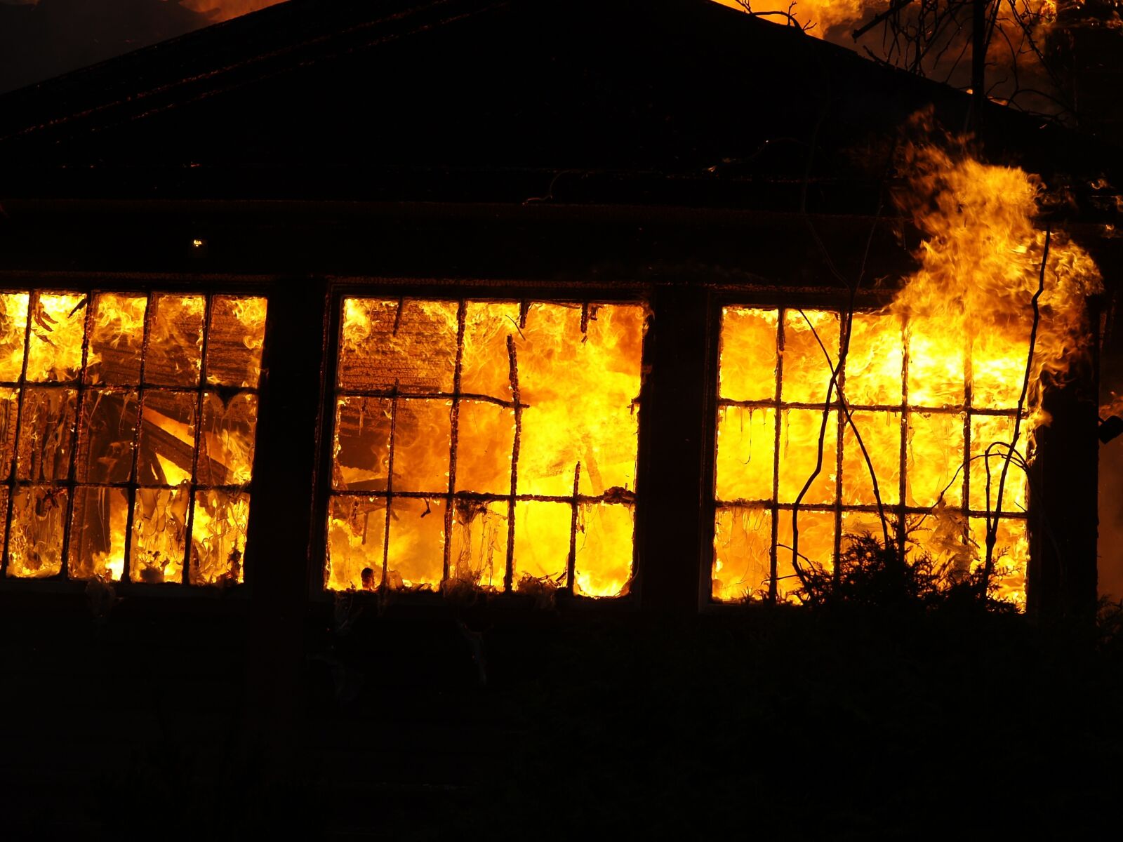 Olympus E-500 (EVOLT E-500) sample photo. Flame, fire, inferno photography