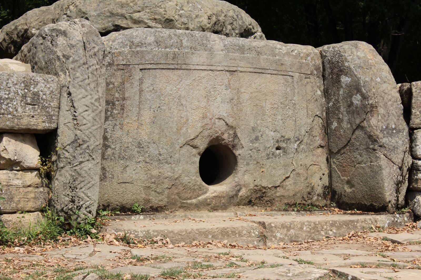 Canon EOS 550D (EOS Rebel T2i / EOS Kiss X4) sample photo. Dolmens, gelendzhik, mountains photography