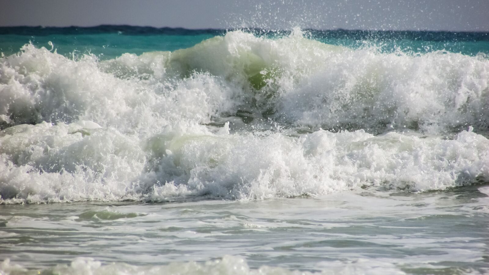 Canon PowerShot SX400 IS sample photo. Waves, spray, foam photography