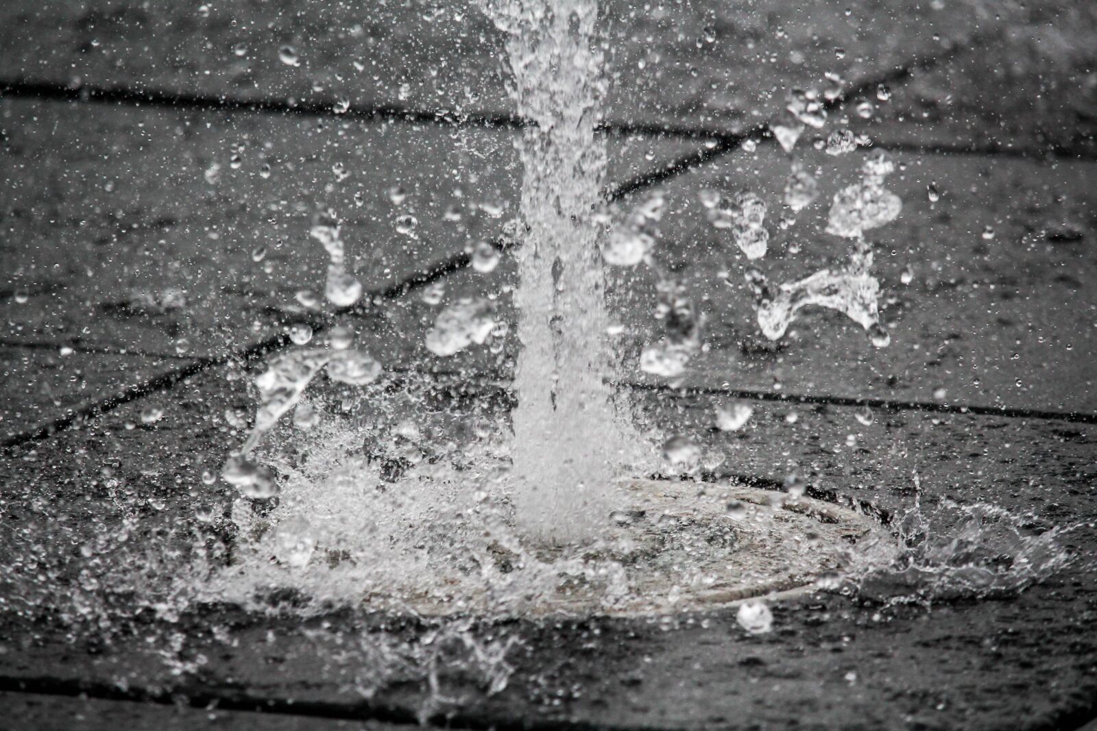Canon EOS 700D (EOS Rebel T5i / EOS Kiss X7i) sample photo. Water, fountain, banks photography