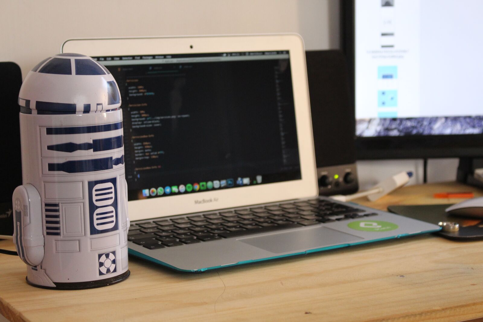 Canon EOS 700D (EOS Rebel T5i / EOS Kiss X7i) sample photo. Code, r2, d2, starwars photography