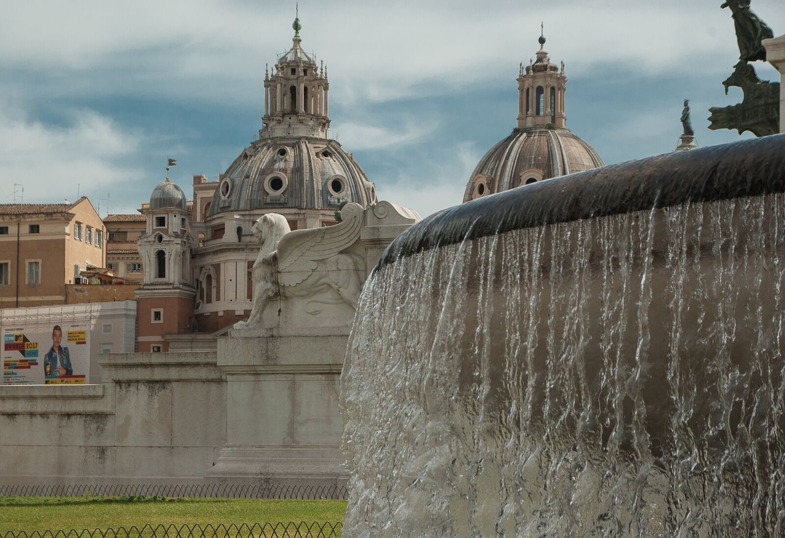 Pentax K10D sample photo. Rome, fountain, place venezzia photography