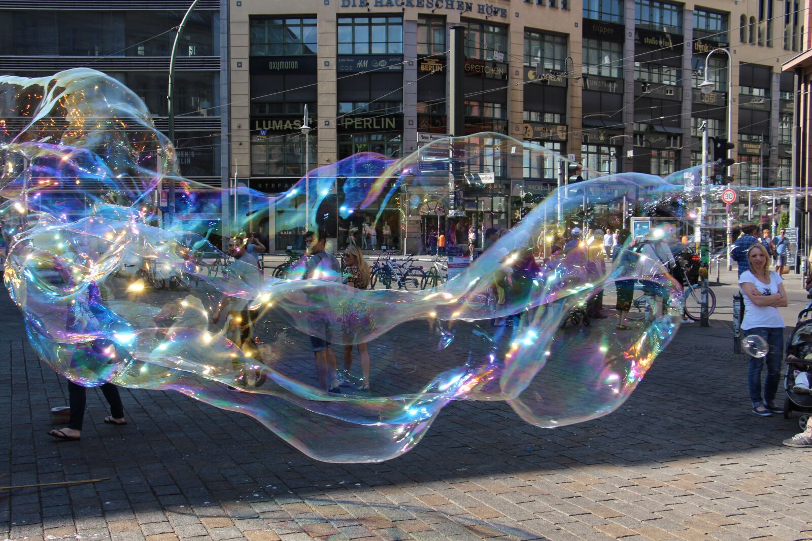 Canon EOS 700D (EOS Rebel T5i / EOS Kiss X7i) sample photo. Soap bubbles, berlin, giant photography