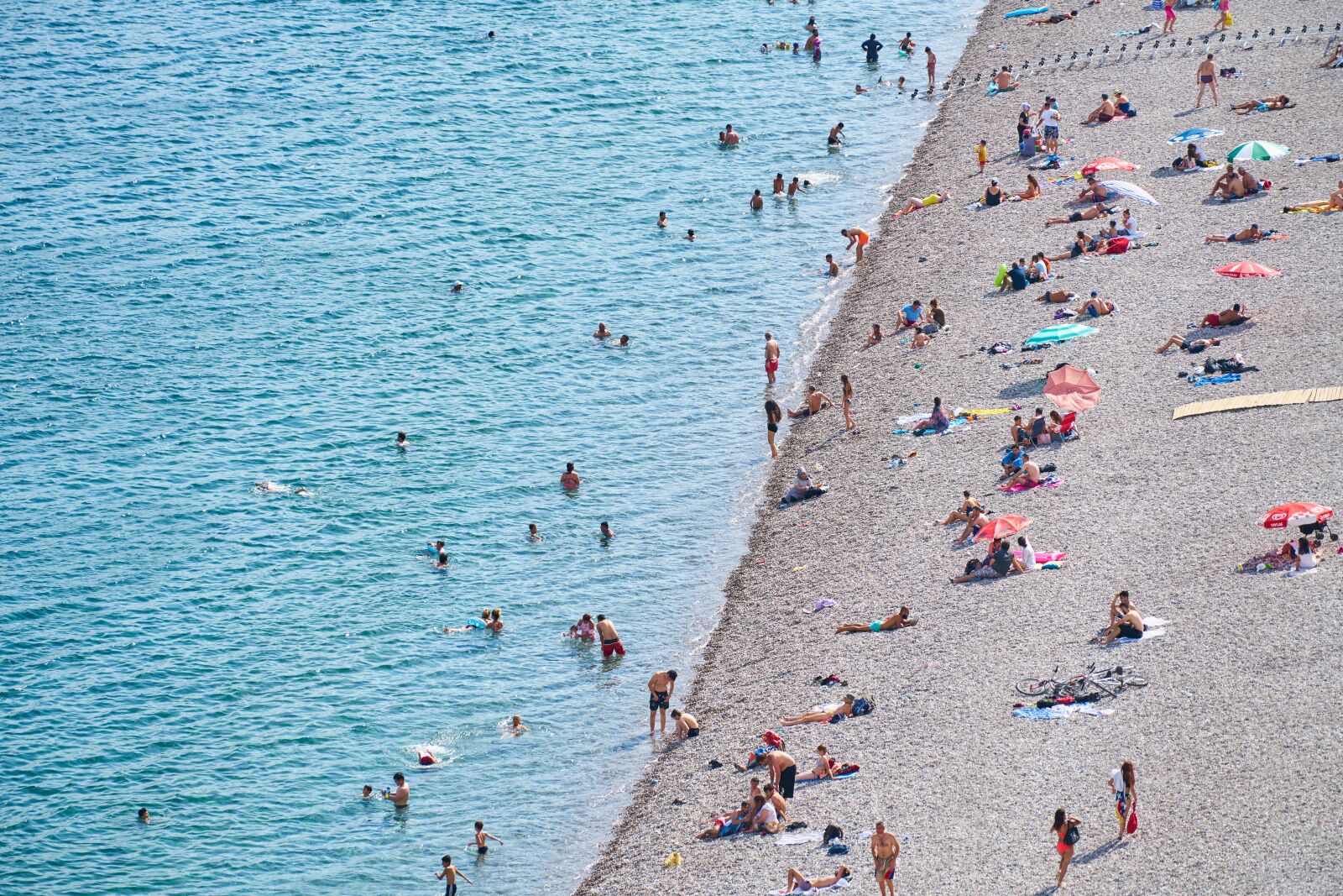Sony FE 70-200mm F4 G OSS sample photo. Beach, people, swim photography