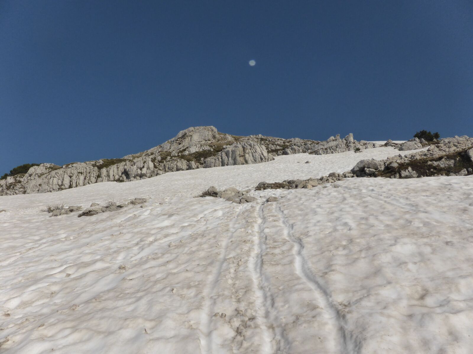 Panasonic Lumix DMC-ZS30 (Lumix DMC-TZ40) sample photo. Snow, luna, sky photography