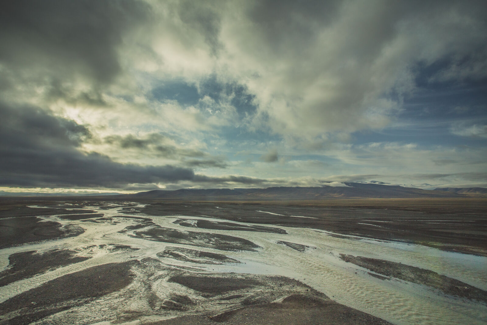 Canon EF 17-40mm F4L USM sample photo. Clouds, gray, river, sky photography