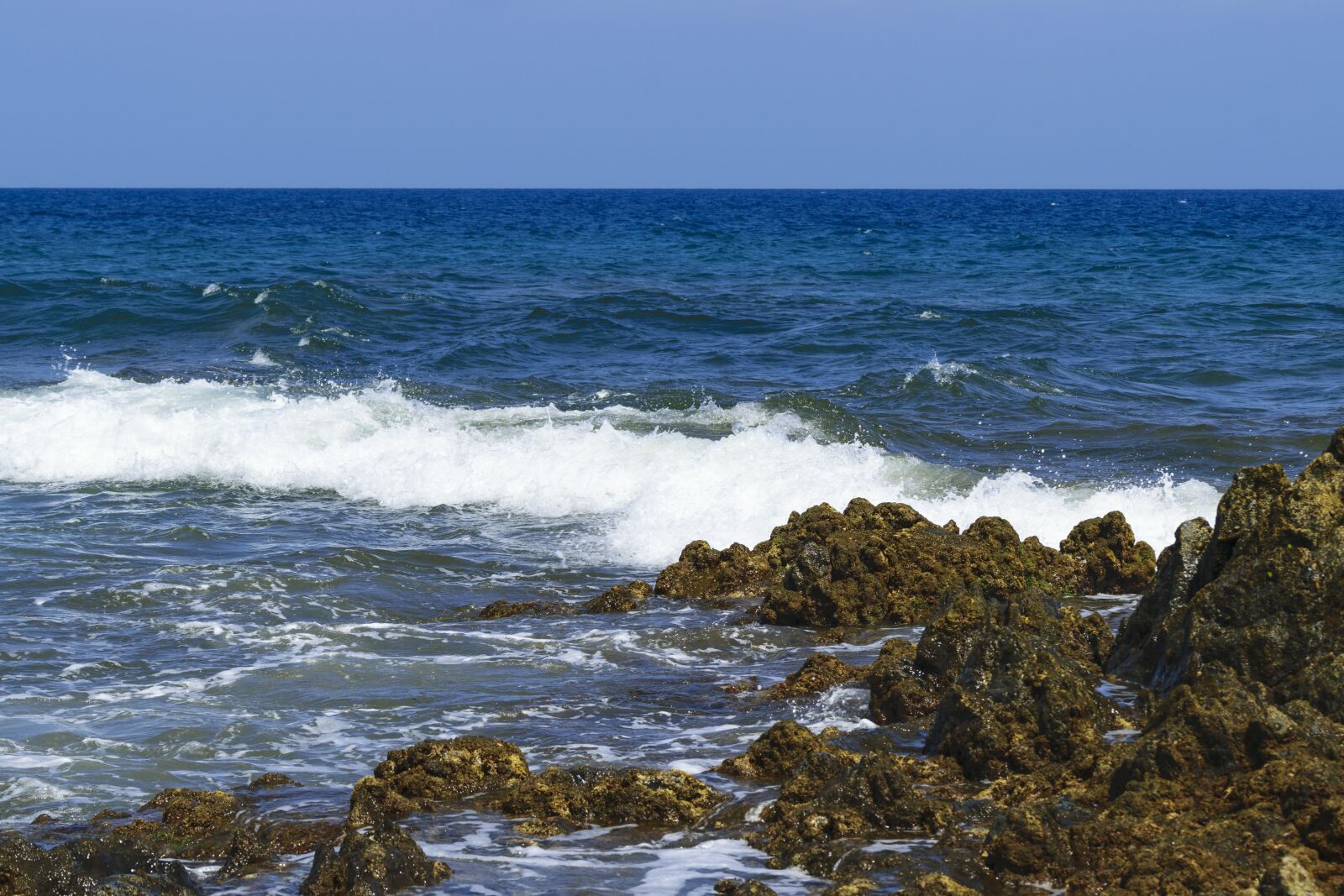 Tamron SP 70-300mm F4-5.6 Di VC USD sample photo. Atlantic ocean, sea, water photography