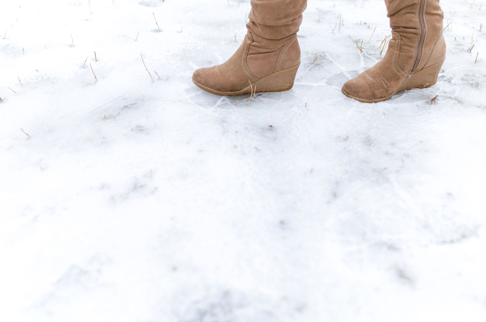 Nikon D5100 sample photo. Activity, background, blue, boot photography
