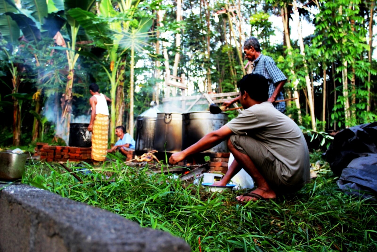 Canon EOS 600D (Rebel EOS T3i / EOS Kiss X5) sample photo. Cooking, people, traditional, village photography