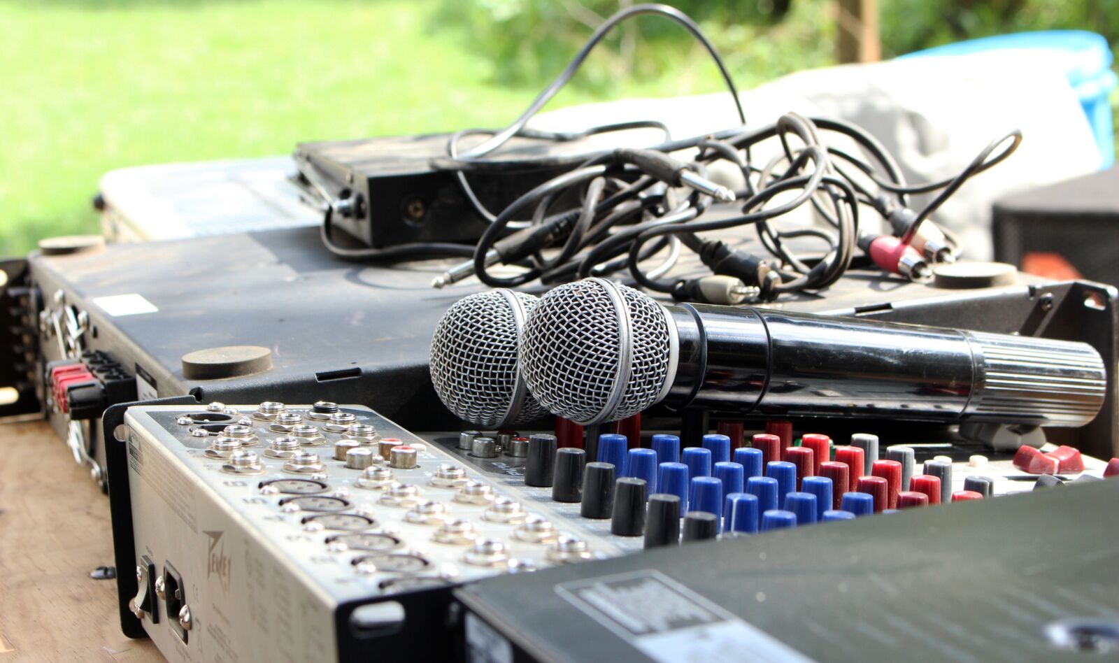 Canon EOS 700D (EOS Rebel T5i / EOS Kiss X7i) sample photo. Mic, music, entertainment photography