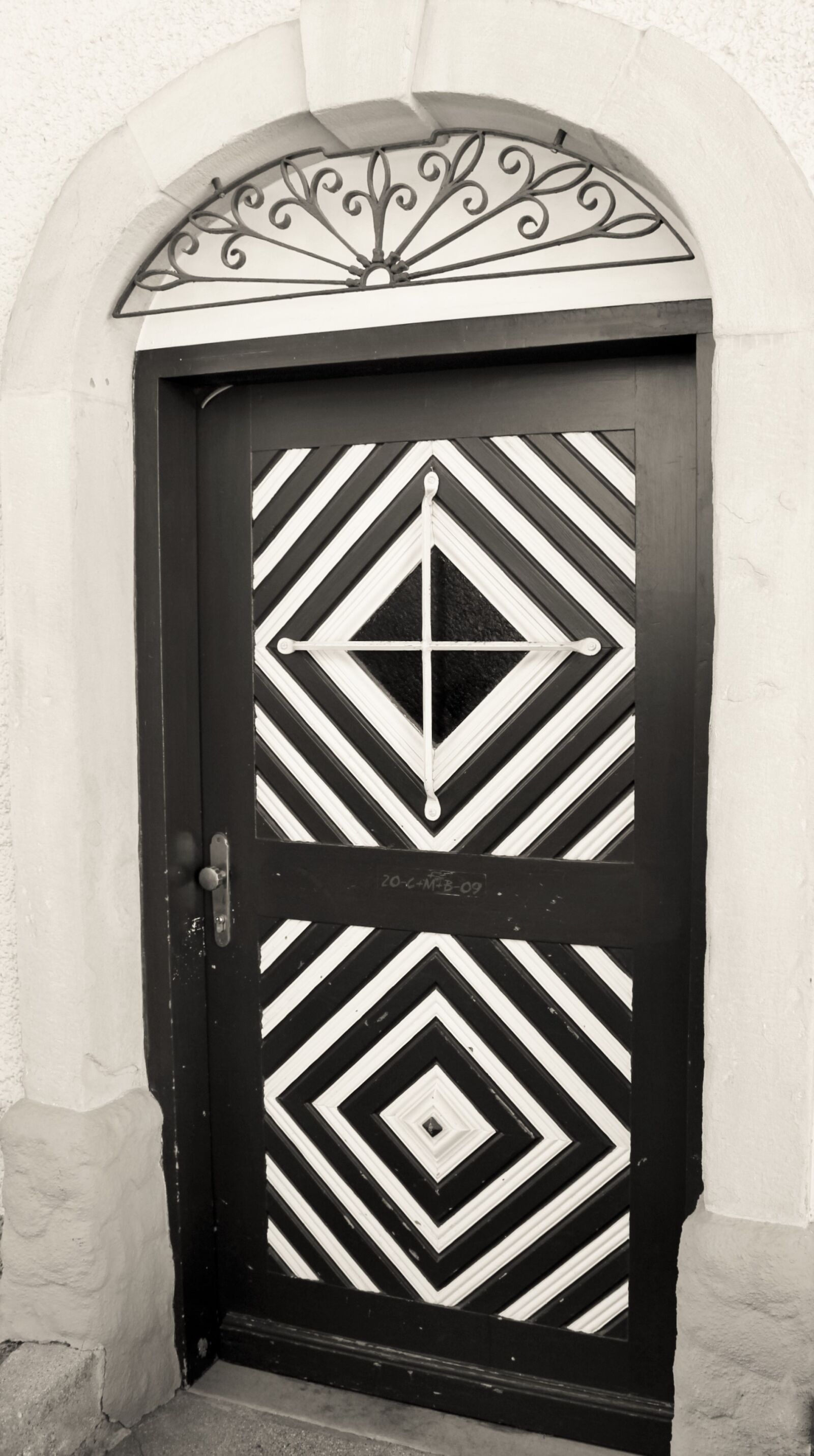 Canon EOS 550D (EOS Rebel T2i / EOS Kiss X4) sample photo. Front door, input, enter photography
