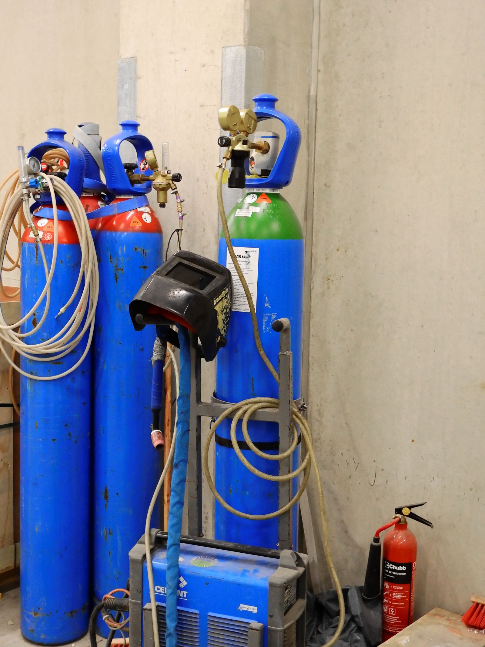 Nikon Coolpix P900 sample photo. Gas, weld, welder photography