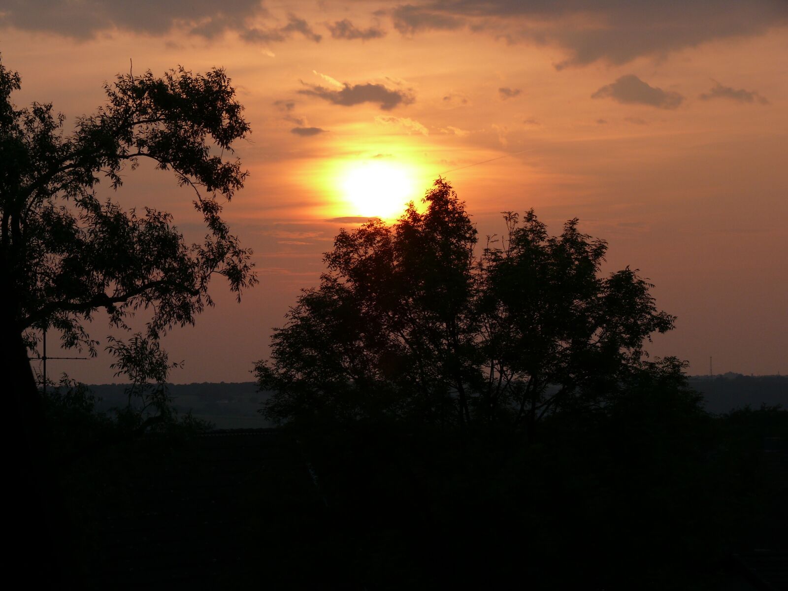 Panasonic DMC-FZ50 sample photo. Sunset, evening sky, lighting photography