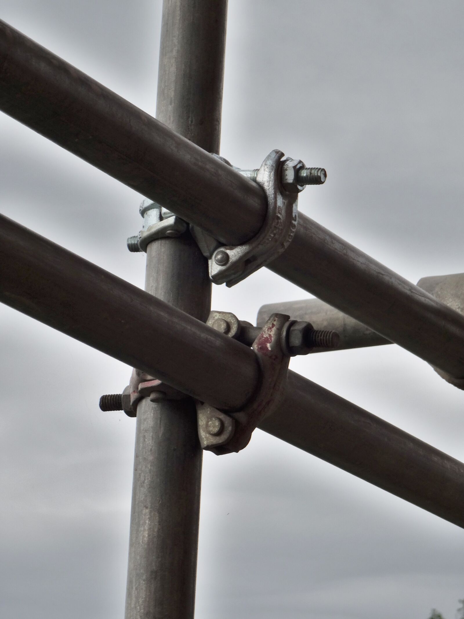 Sony DSC-HX50 sample photo. Scaffolding, metal, construction photography