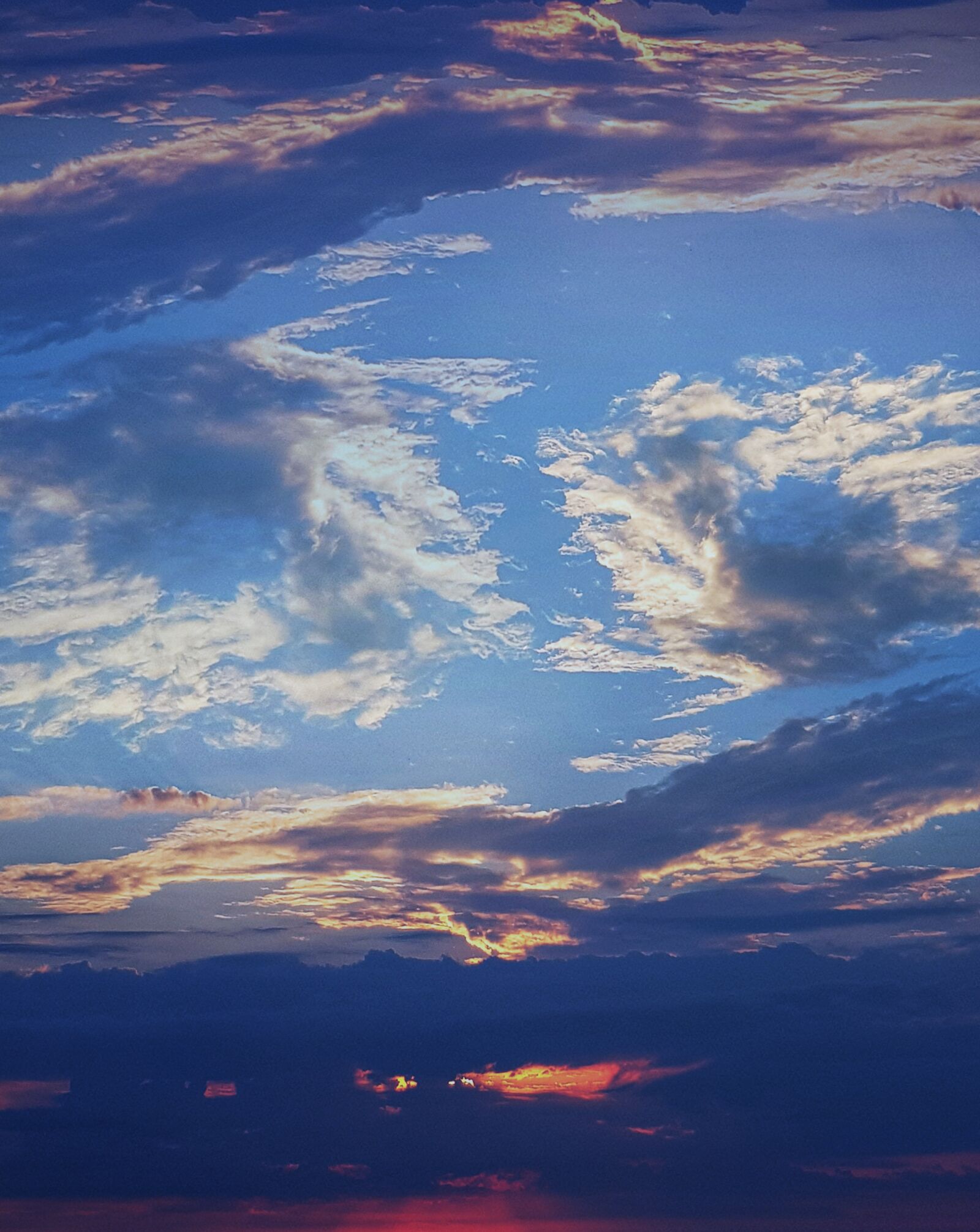Samsung Galaxy S8 sample photo. Sunset, clouds, smiling photography