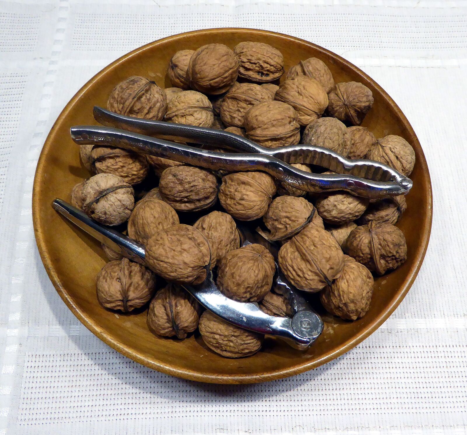 Panasonic DMC-TZ61 sample photo. Nuts, walnuts, food photography