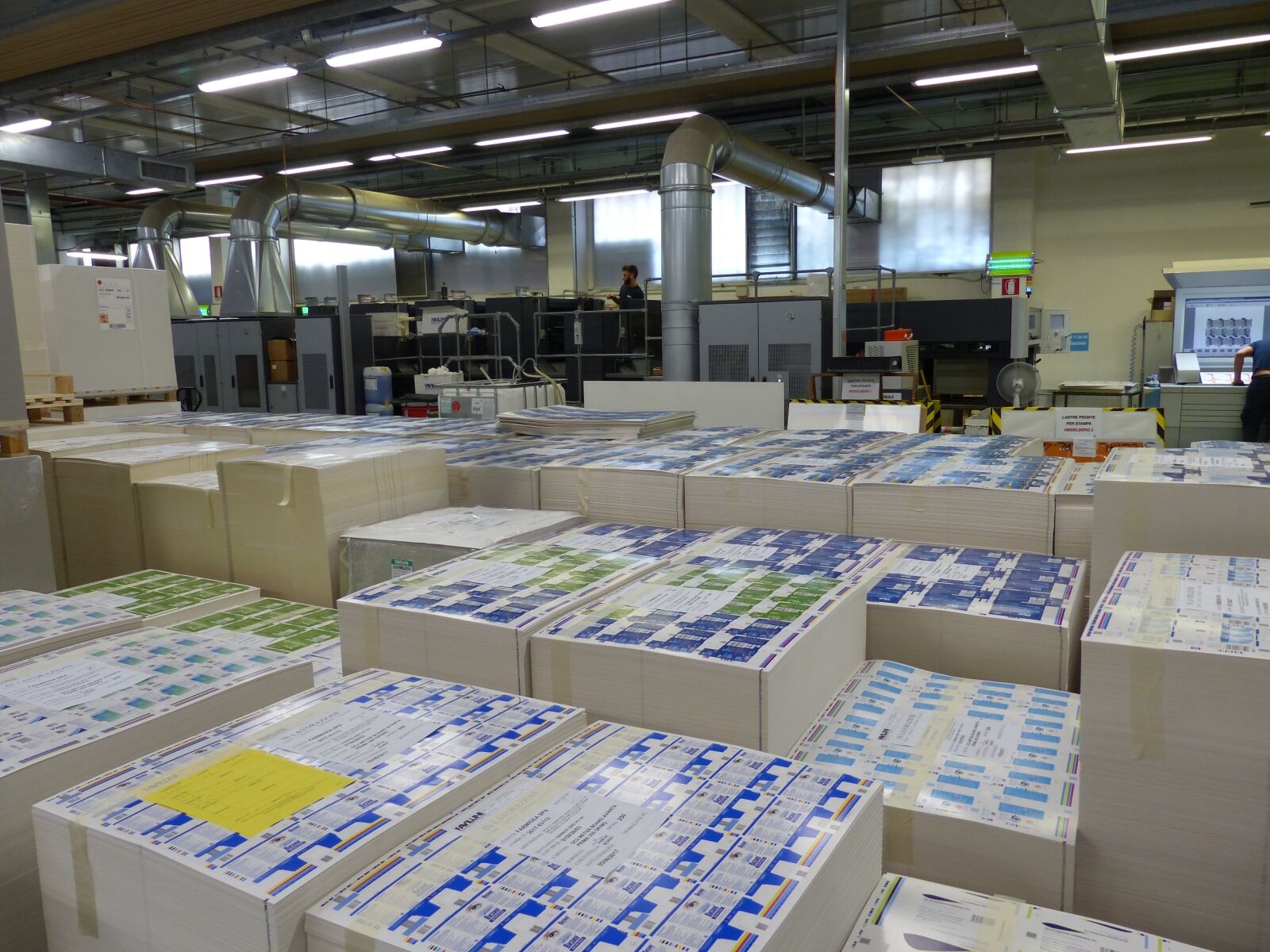 Panasonic Lumix DMC-FZ200 sample photo. Printing, pallets, manufacturing photography