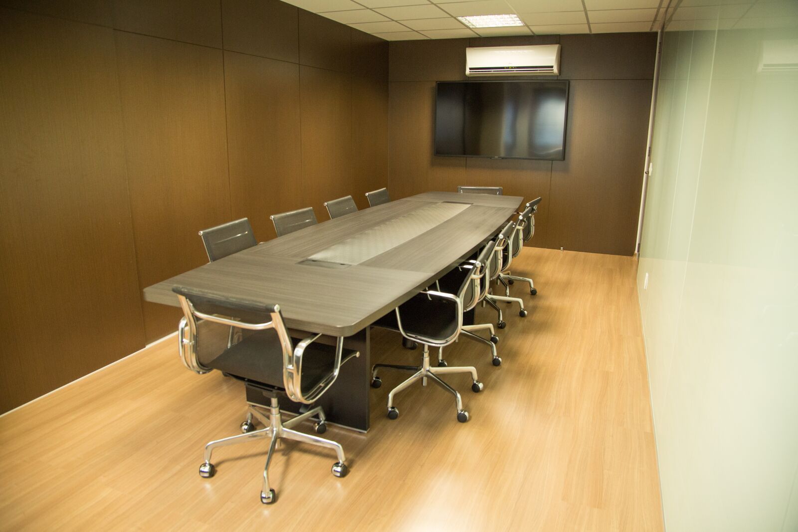 Canon EF 24-105mm F4L IS USM sample photo. Table, office, work photography