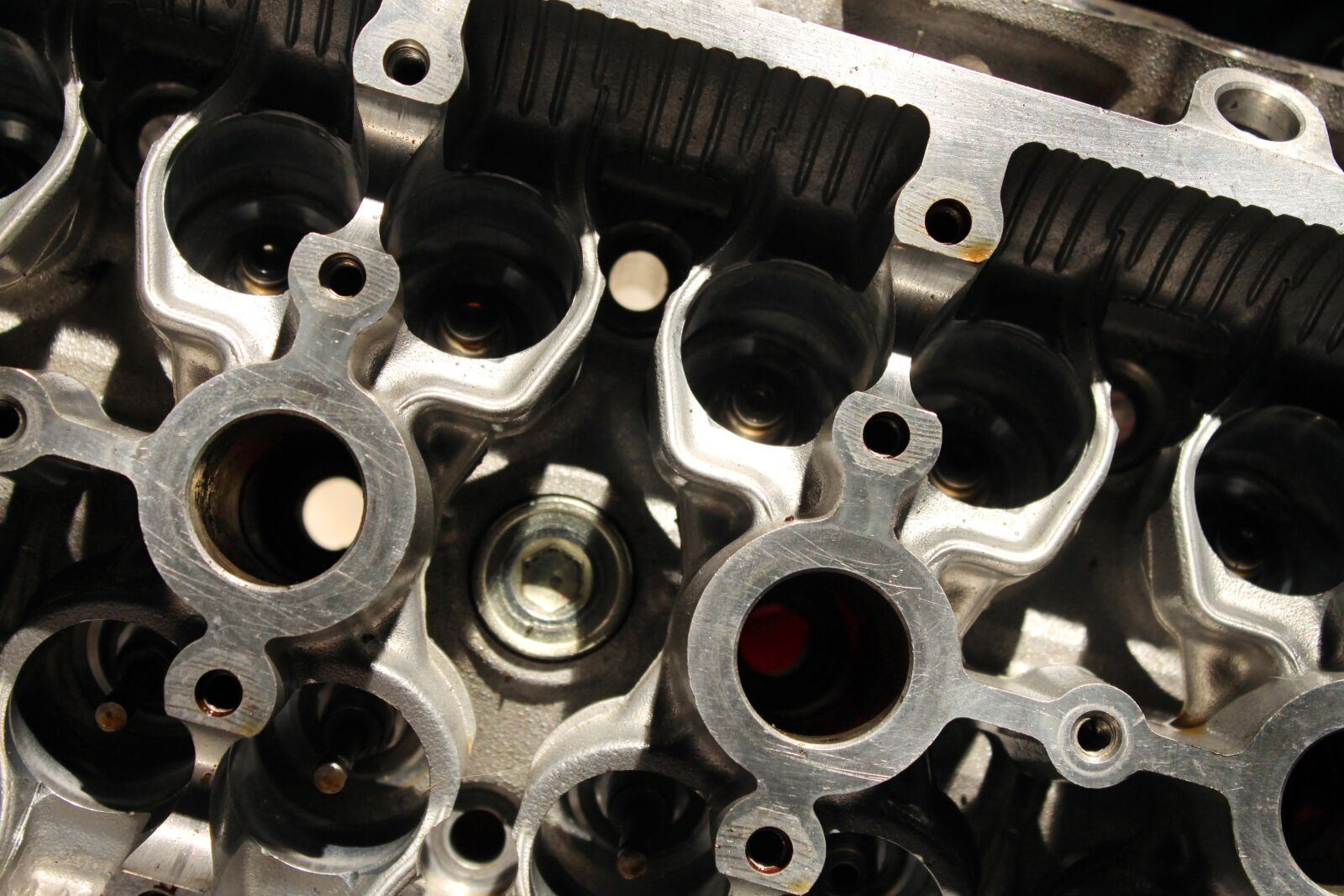 Canon EOS 500D (EOS Rebel T1i / EOS Kiss X3) sample photo. The engine, steel, vehicle photography