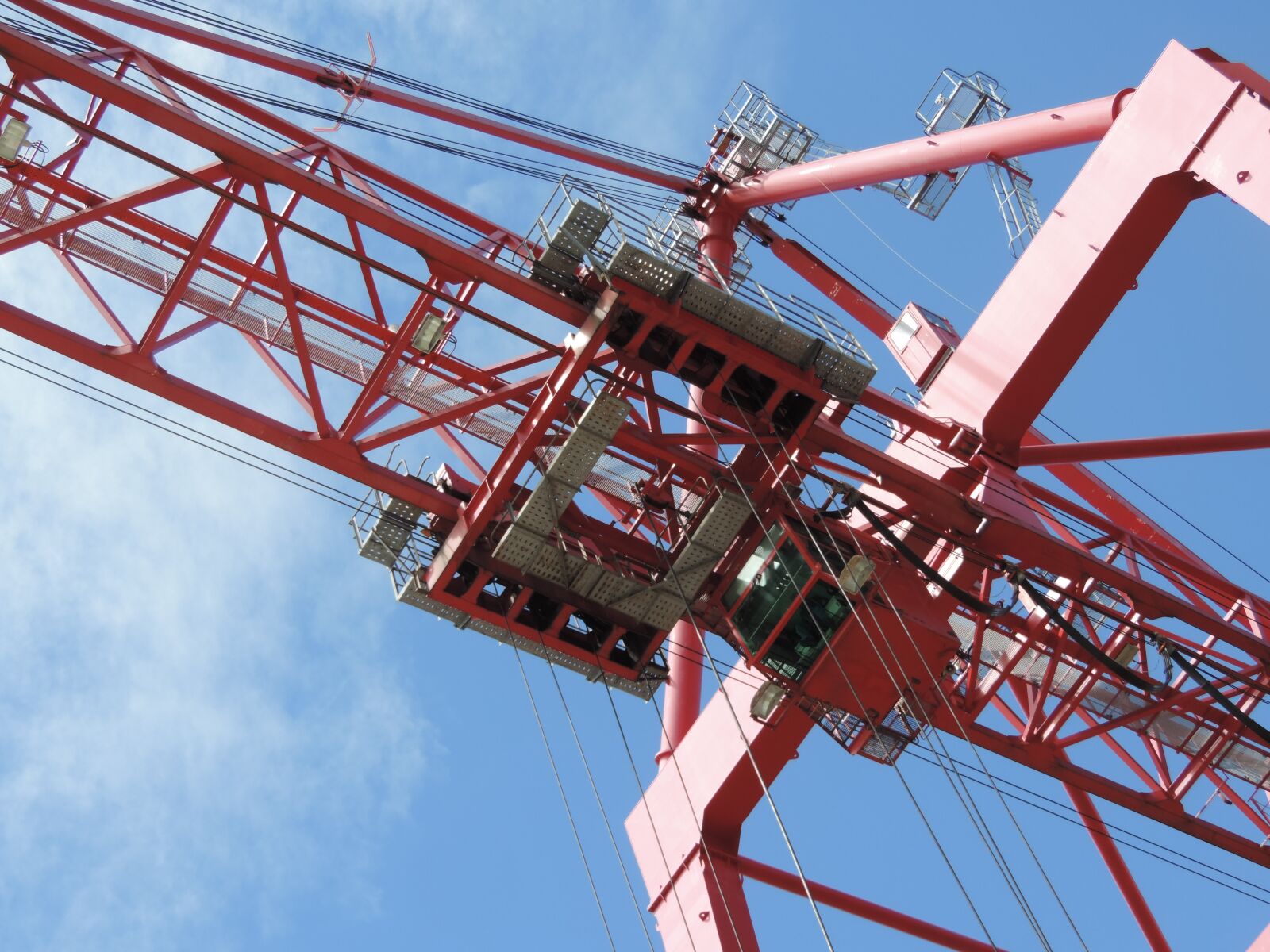 Nikon Coolpix P520 sample photo. Crane, portico, port photography