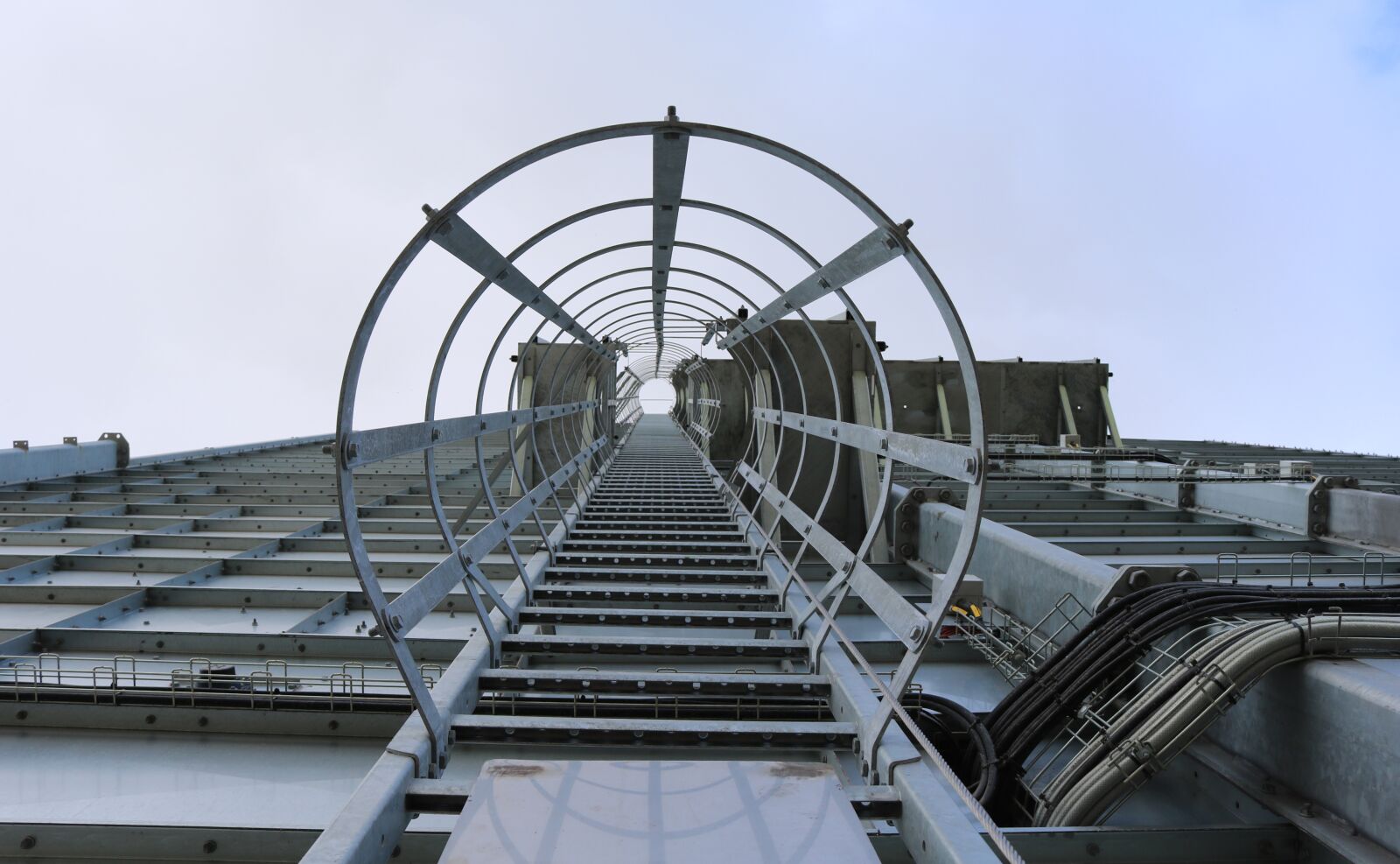 Canon EOS 750D (EOS Rebel T6i / EOS Kiss X8i) sample photo. Steel, sky, architecture photography