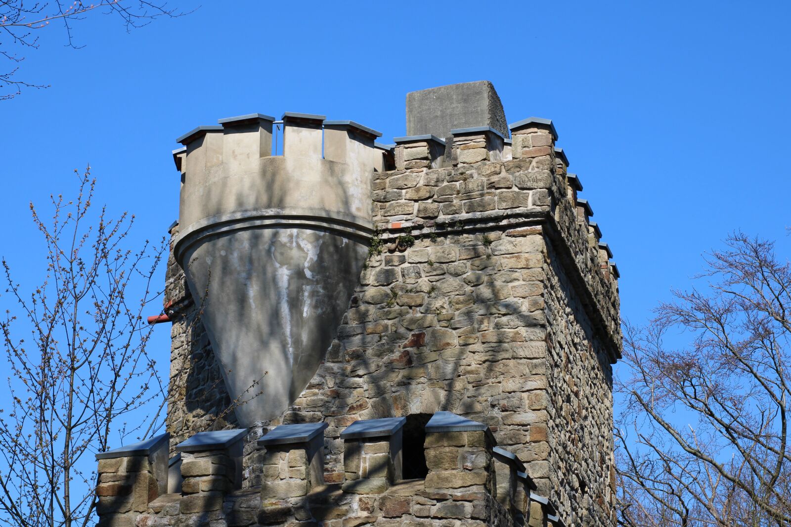 Canon EOS 2000D (EOS Rebel T7 / EOS Kiss X90 / EOS 1500D) sample photo. Castle, tower, blue photography