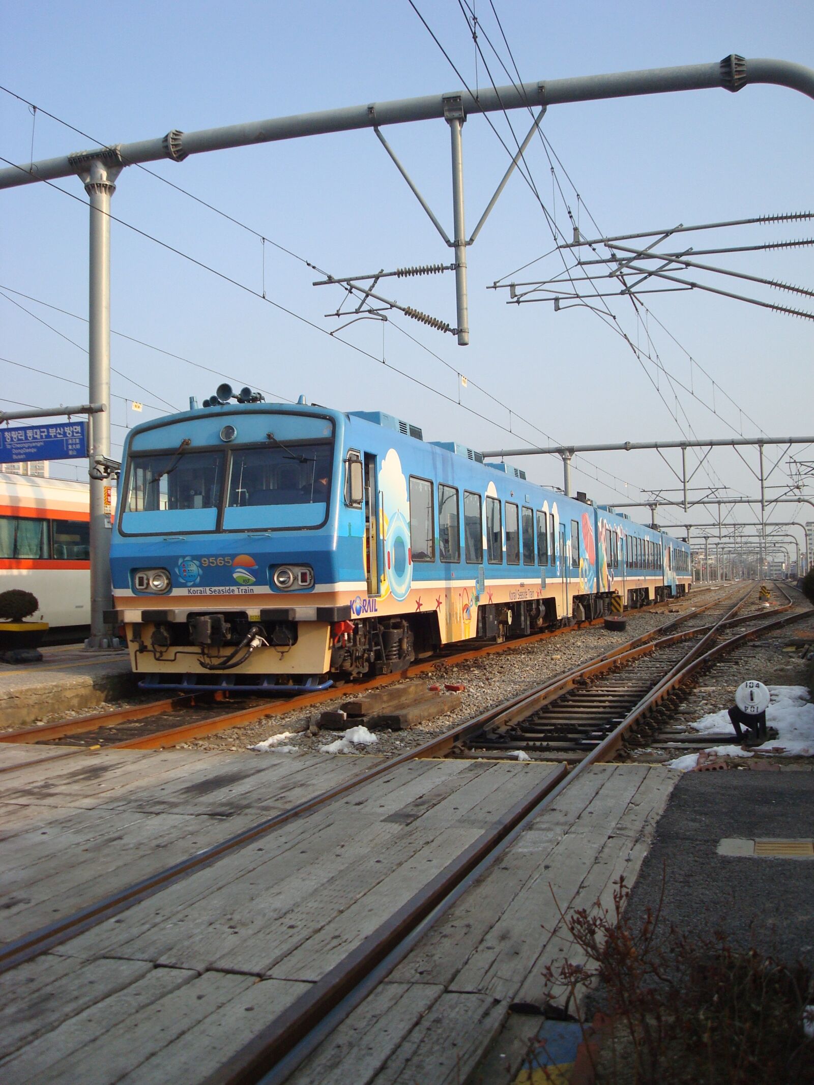 Sony DSC-W80 sample photo. Train, blue, railway photography