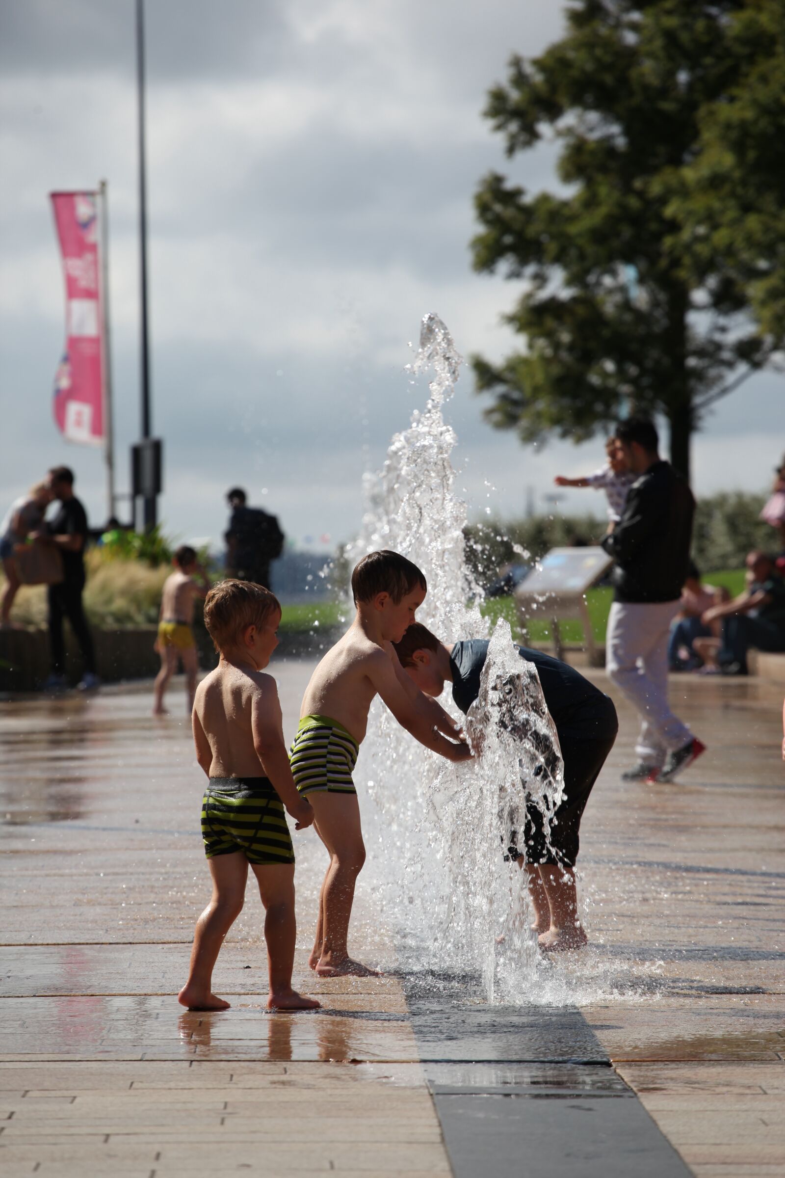 Canon EOS 5D Mark II sample photo. Children, playing, water photography