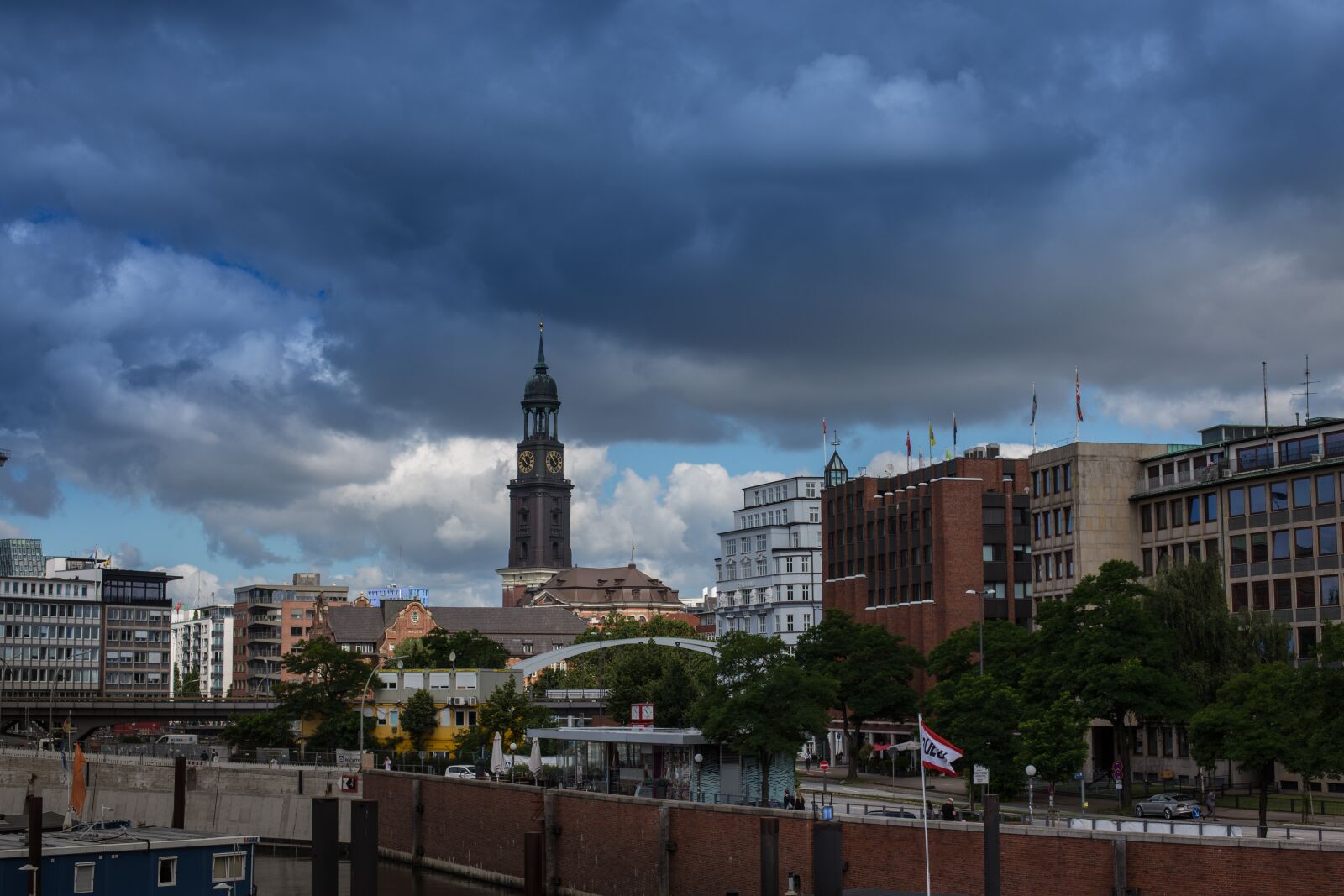 Canon EOS 6D + Canon EF 50mm F1.4 USM sample photo. Hamburg, hamburger-michel, hanseatic city photography