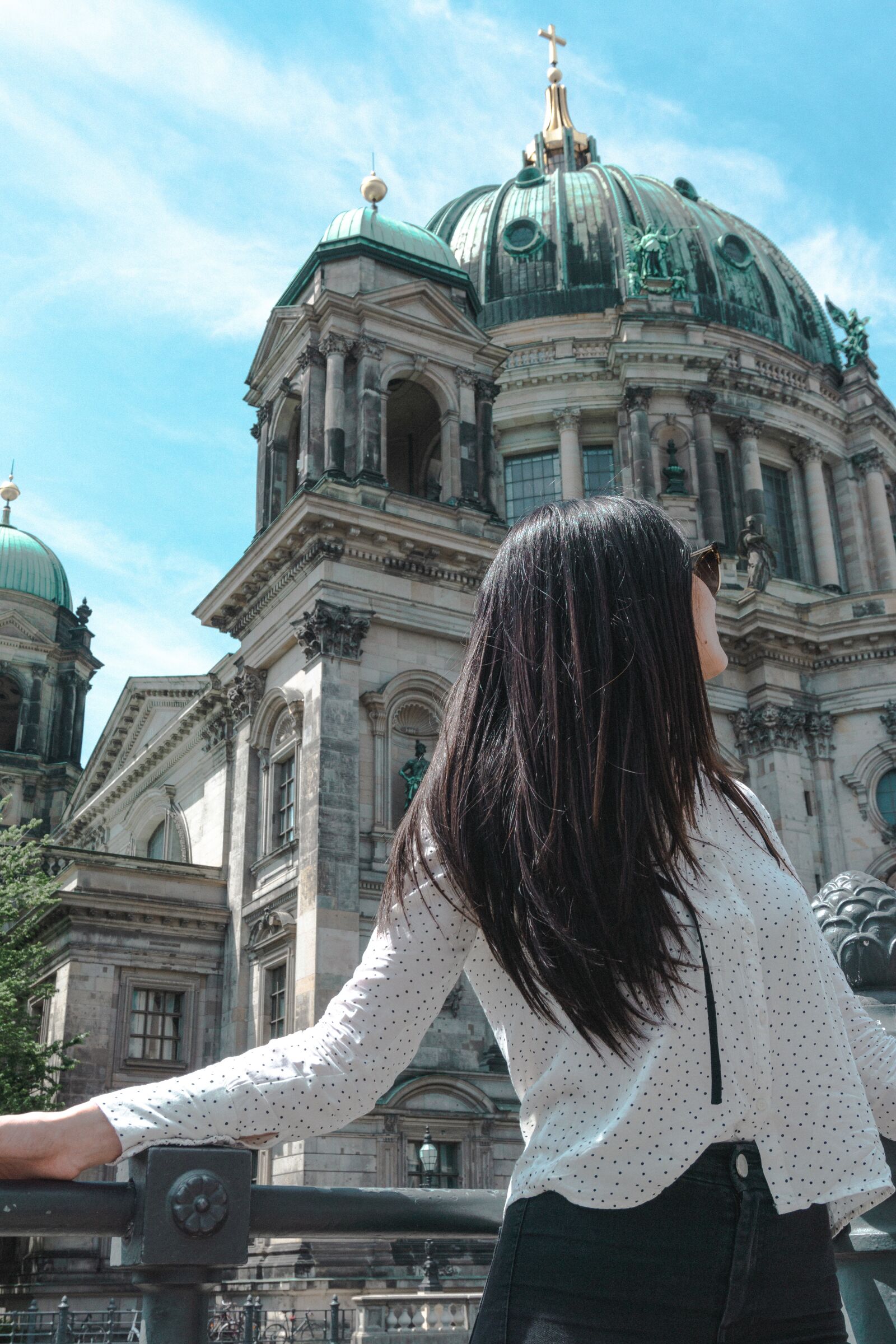 Sony E 16-50mm F3.5-5.6 PZ OSS sample photo. Woman, dome, berlin photography