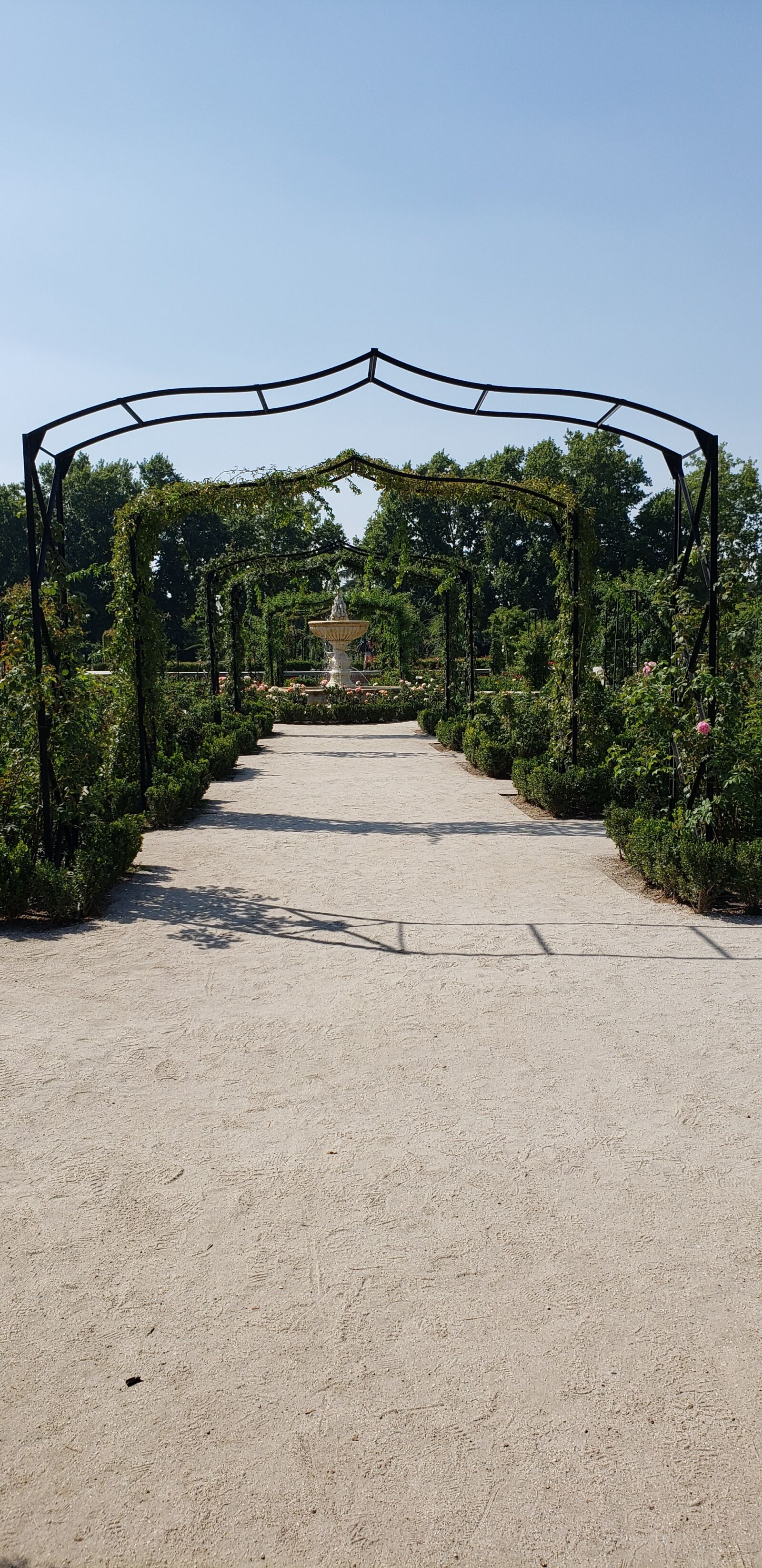Samsung Galaxy S9+ sample photo. Garden, spain europe, monument photography