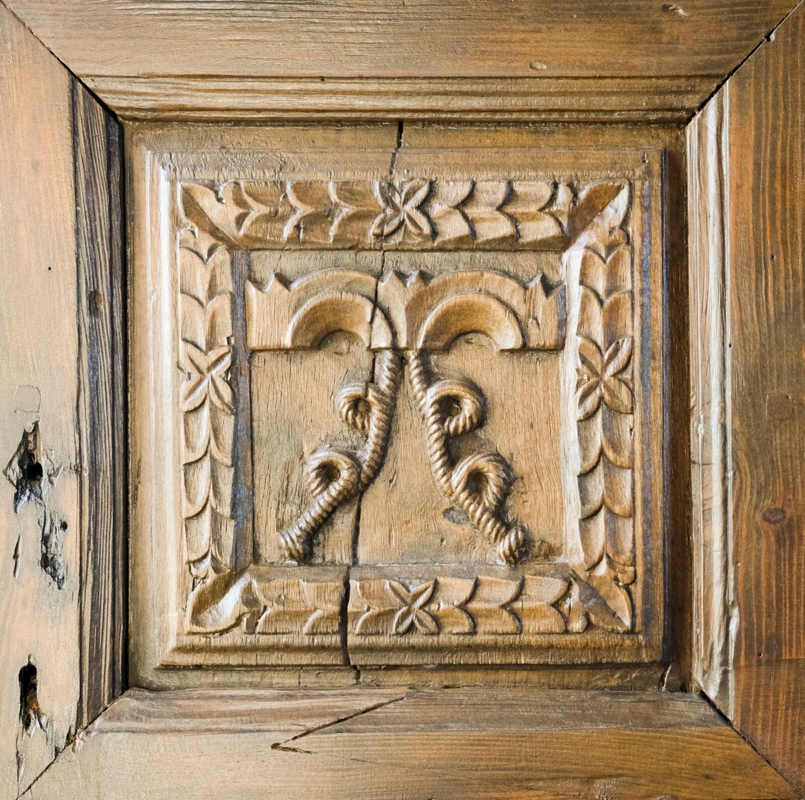 Fujifilm X-T2 sample photo. Door, carved, wood photography
