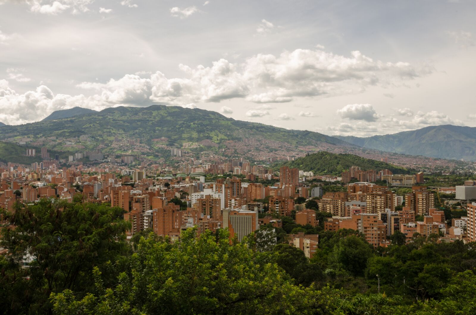 Nikon D5100 sample photo. Medellin, colombia, city photography