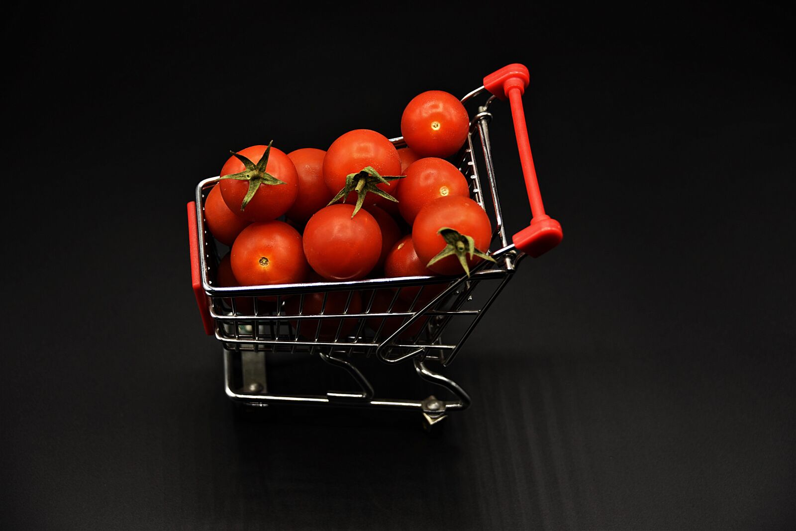 Nikon D750 sample photo. Shopping cart, miniature, tomatoes photography