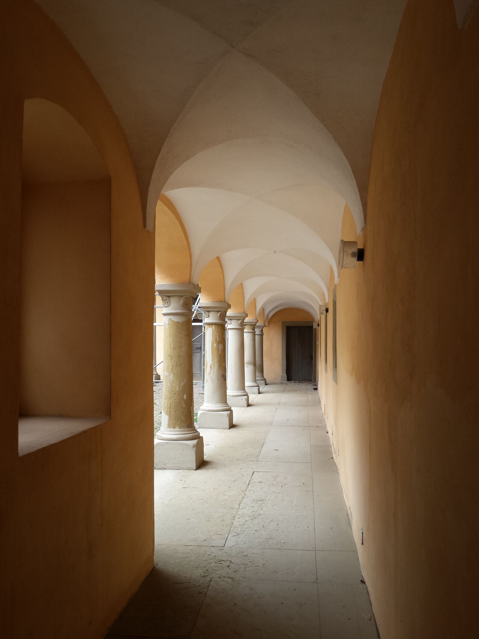 Samsung Galaxy S4 sample photo. Castle, ellwangen, gang photography