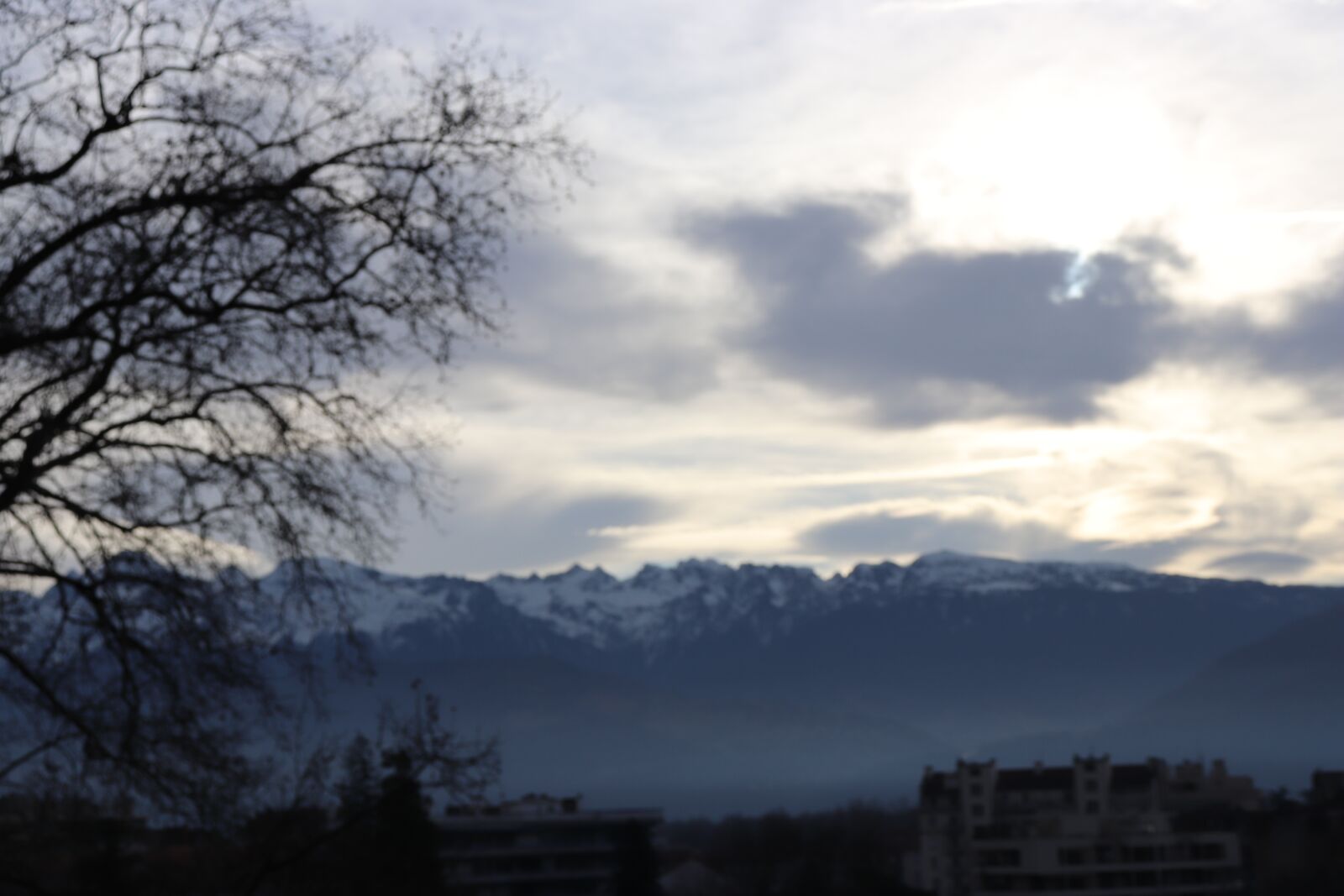 Canon EOS 200D (EOS Rebel SL2 / EOS Kiss X9) sample photo. Moutain, clouds, tree photography