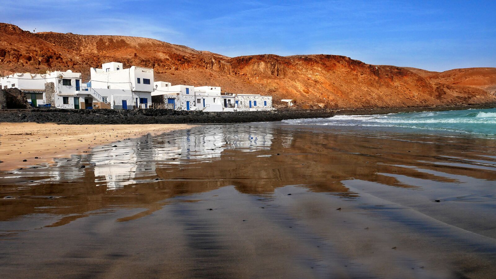 Panasonic Lumix DMC-GX85 (Lumix DMC-GX80 / Lumix DMC-GX7 Mark II) sample photo. Canary islands, village, seaside photography