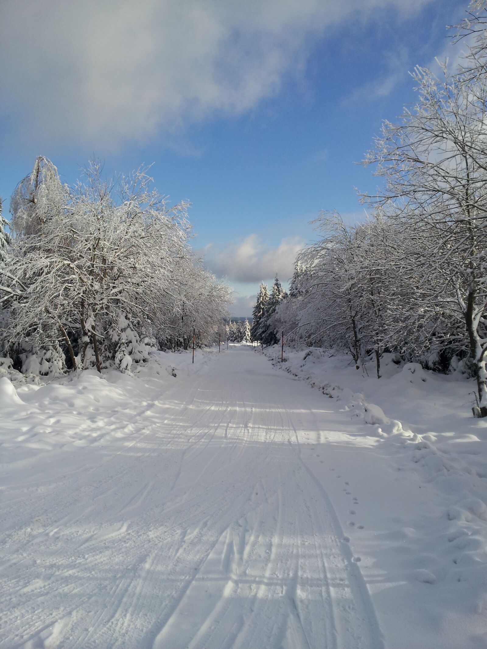 Samsung Galaxy S2 sample photo. Blue sky, snow lane photography