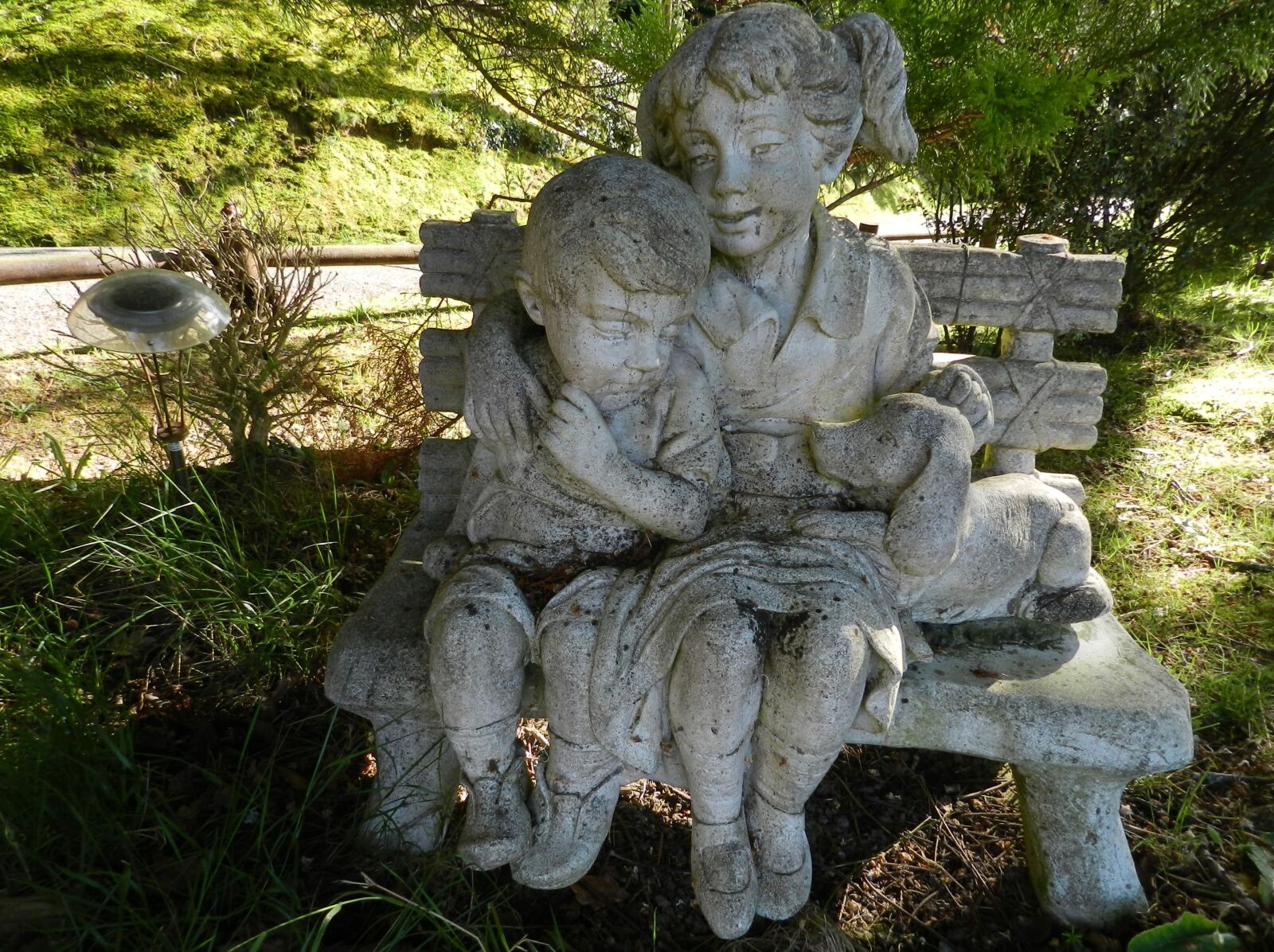 Nikon Coolpix P500 sample photo. Statues, children, dogs photography