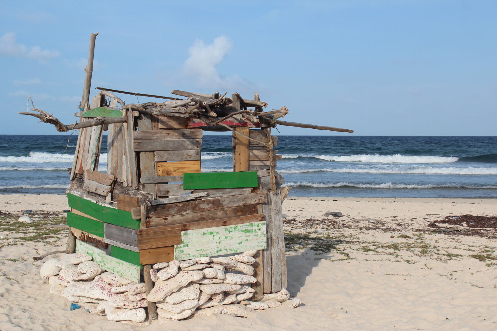 Canon EOS 600D (Rebel EOS T3i / EOS Kiss X5) sample photo. Beach, hut photography