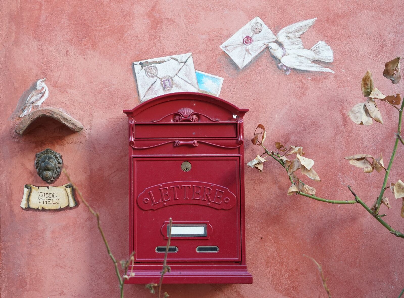Sony a7 II + Sony Vario Tessar T* FE 24-70mm F4 ZA OSS sample photo. Letters, post, mailbox photography