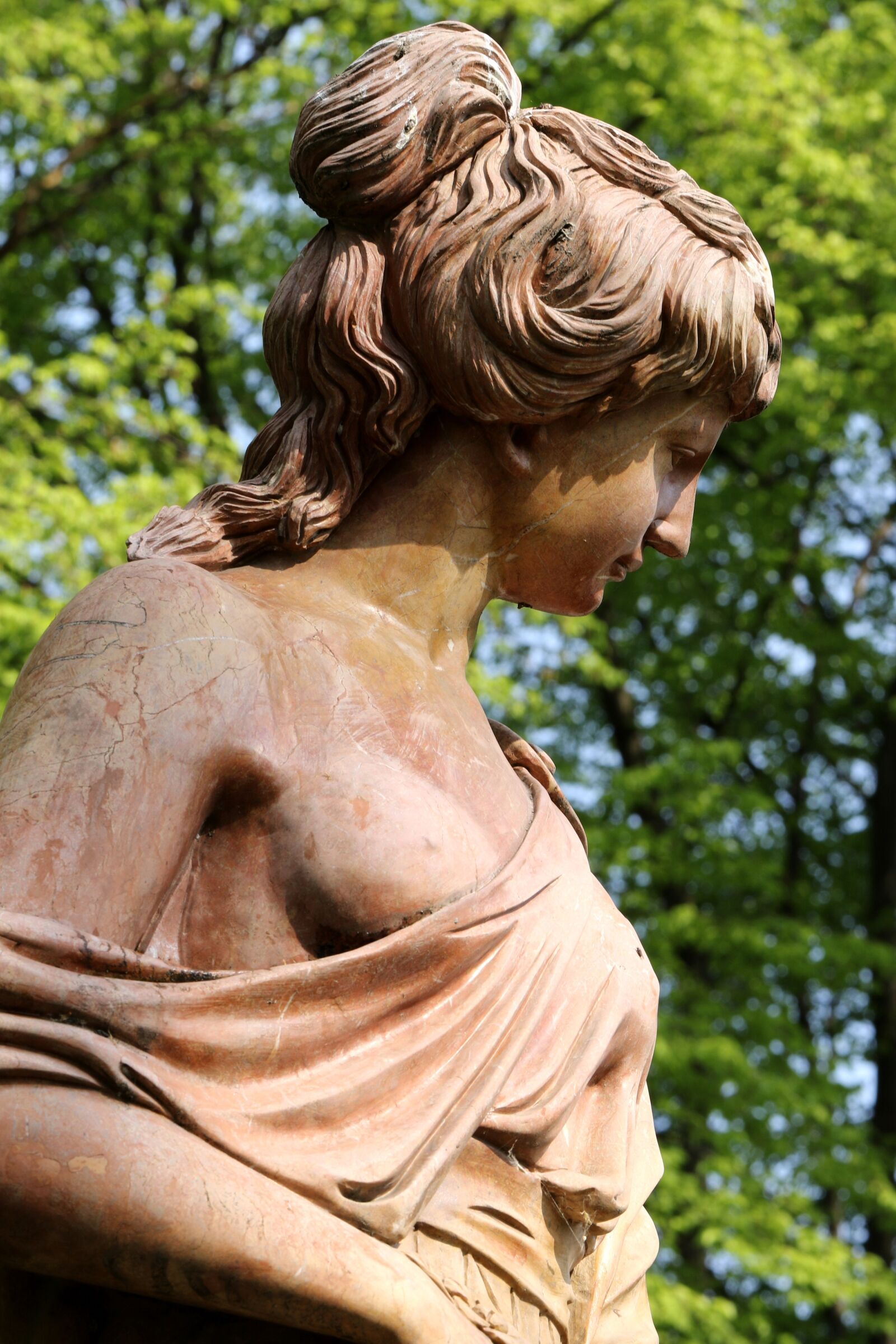 Canon EOS 7D Mark II sample photo. Woman, sculpture, monument photography