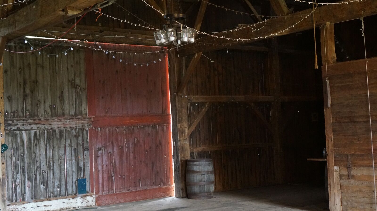 Sony E 35mm F1.8 OSS sample photo. Barn, rustic, country photography