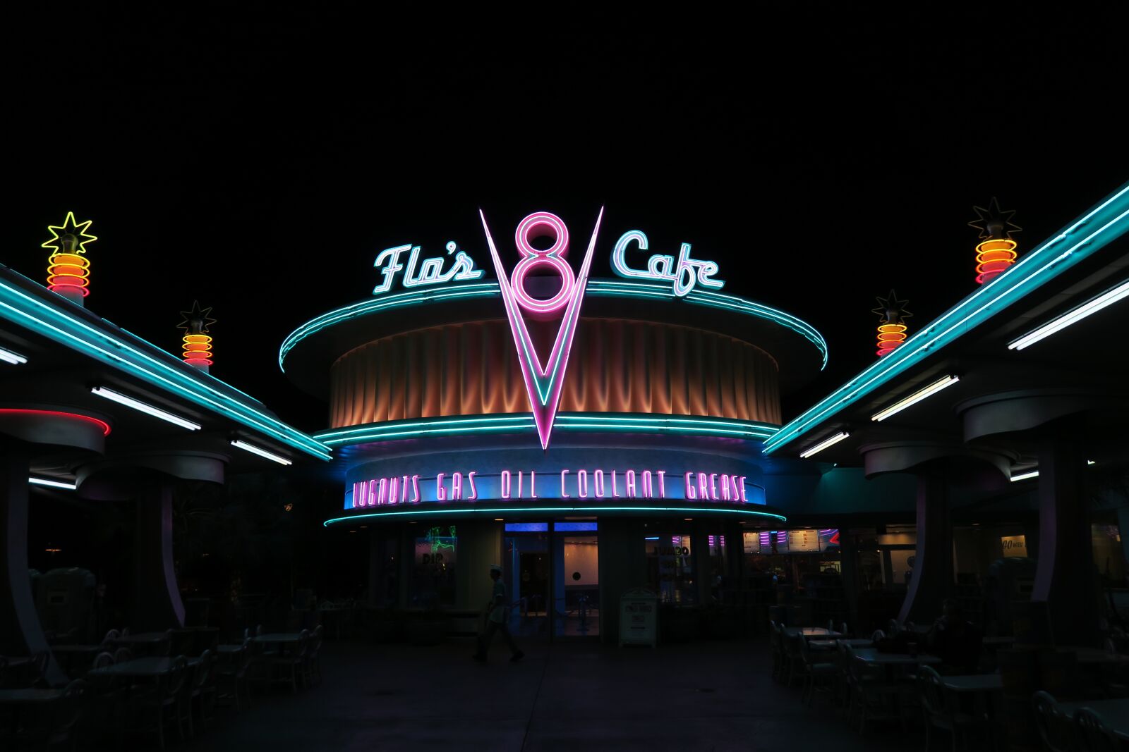 Canon PowerShot G7 X sample photo. Flo's café, disneyland, racers photography