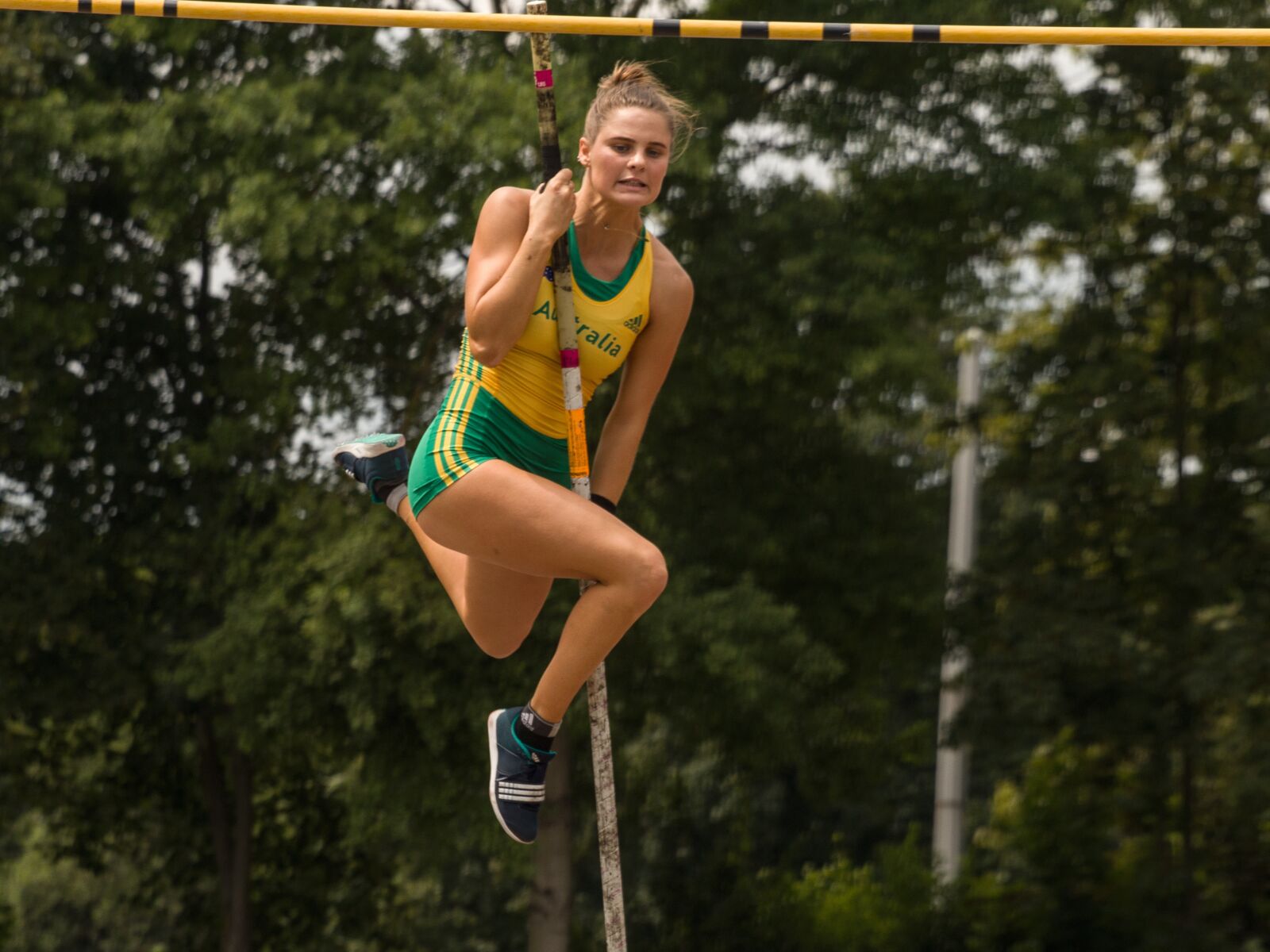 Canon EOS 70D + Canon EF 70-200mm F4L USM sample photo. Athletics, sport, pole vault photography