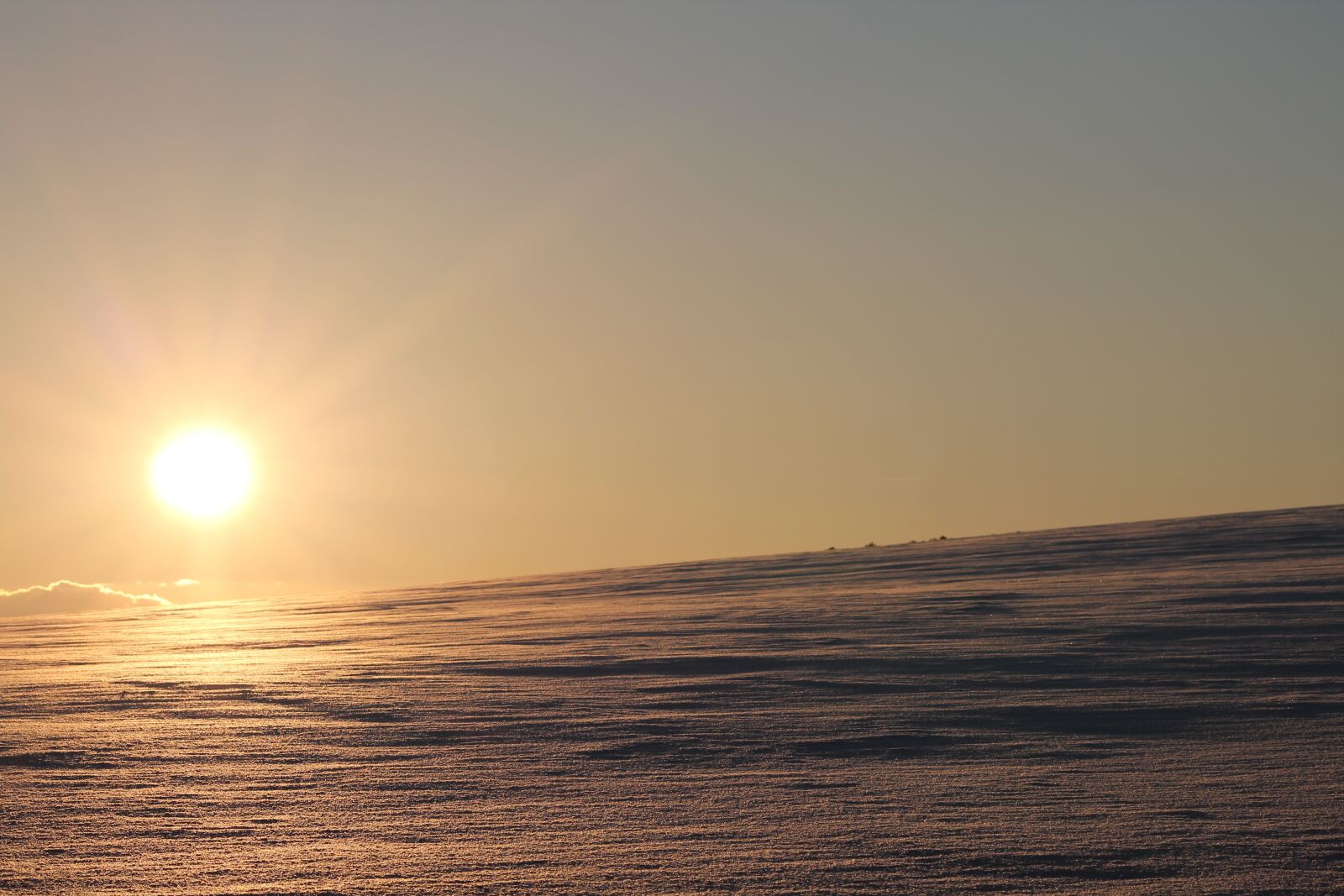 Canon EOS 1100D (EOS Rebel T3 / EOS Kiss X50) sample photo. Sunset, snow, blue photography